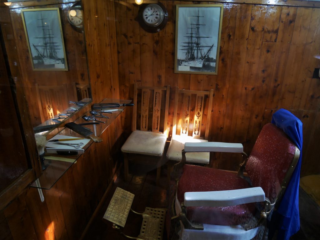 Le coiffeur du bateau