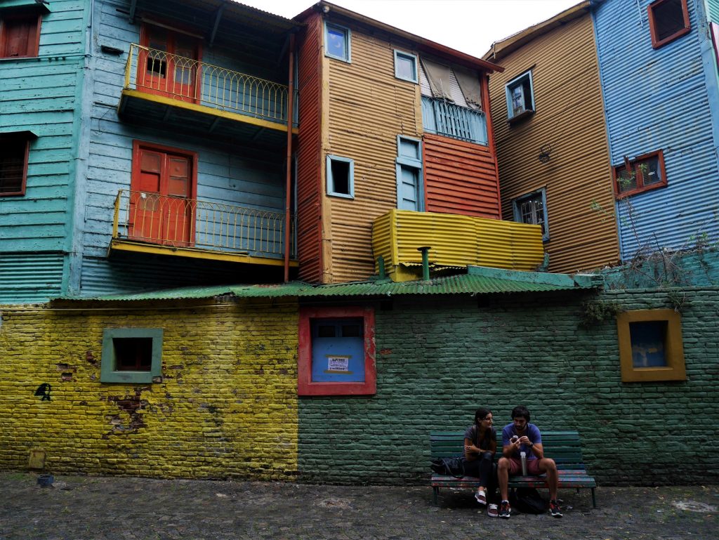 Des argentins boivent leur maté