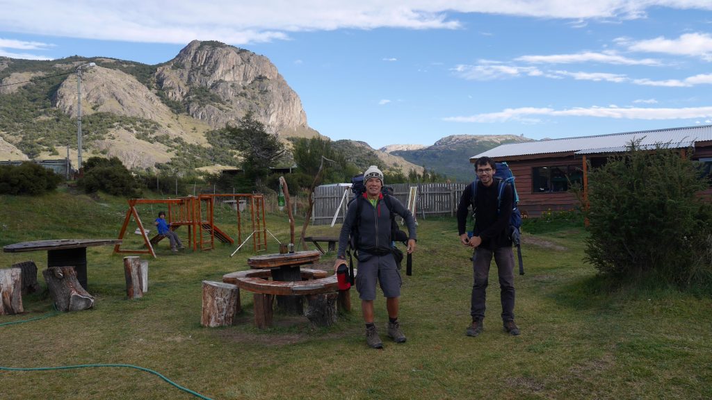 Oli et Thomas prêts pour deux jours de rando 