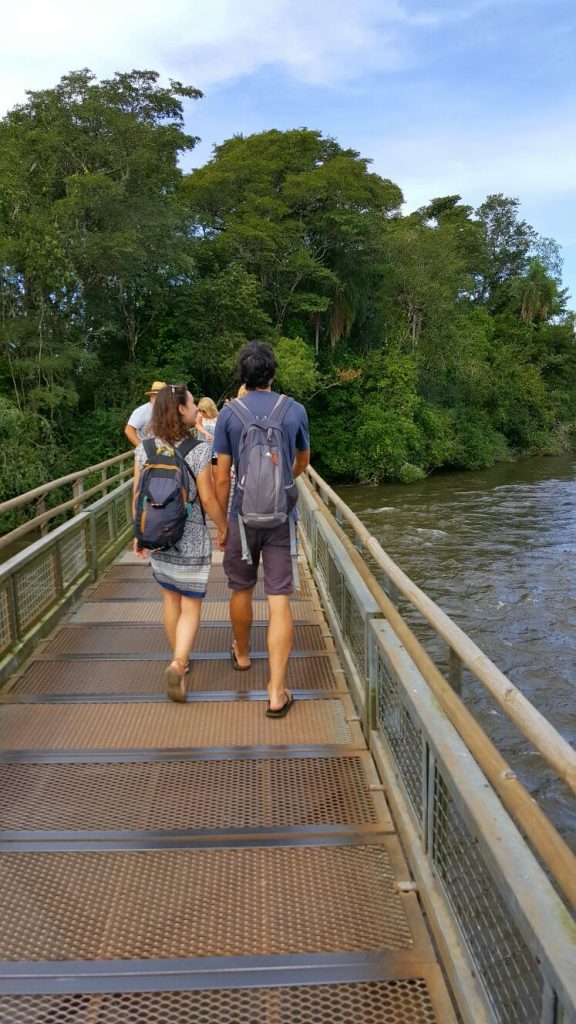 Sur les passerelles bien aménagées