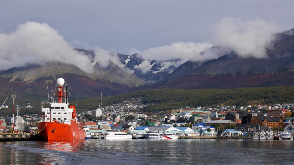 Ushuaïa s'éloigne doucement
