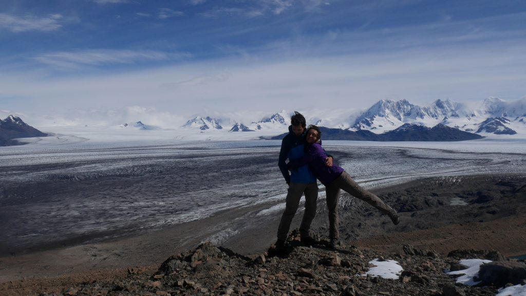Devant le champ de glace sud de Patagonie