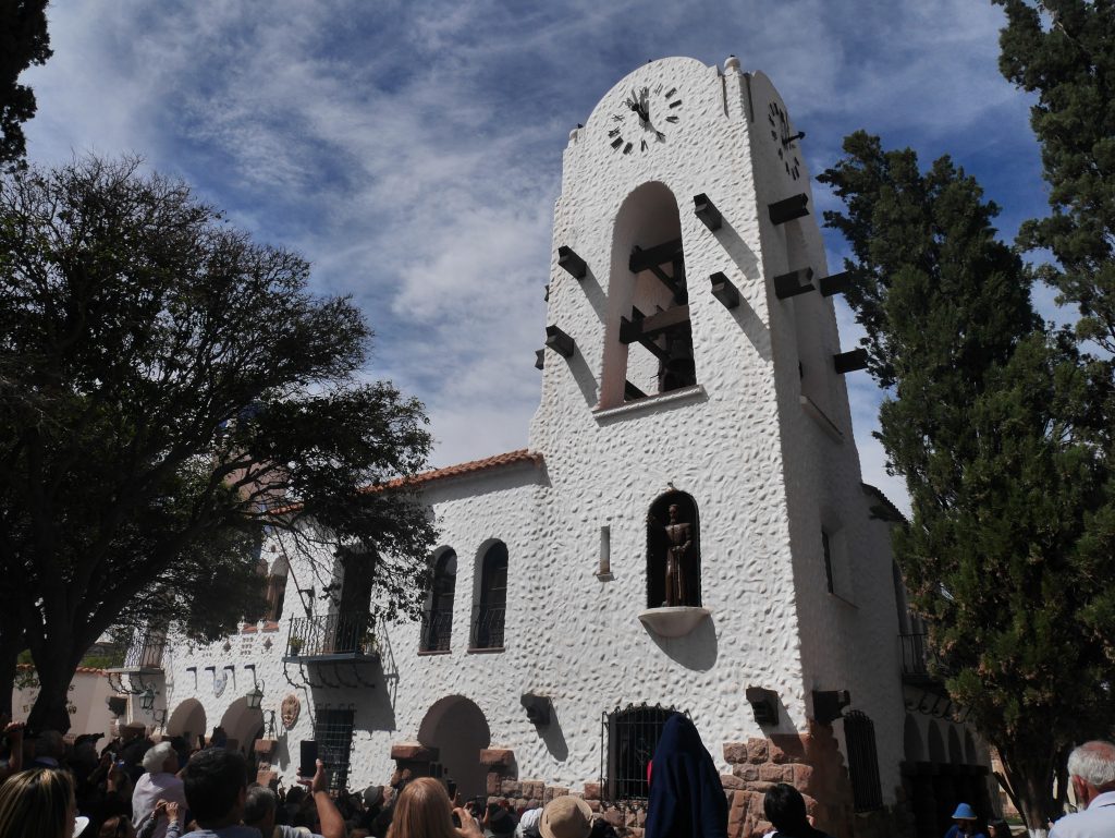 La tour et son saint en son sein