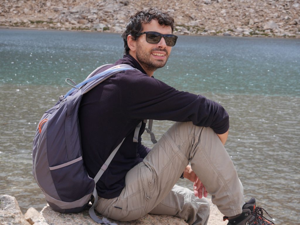 Devant le deuxième lac