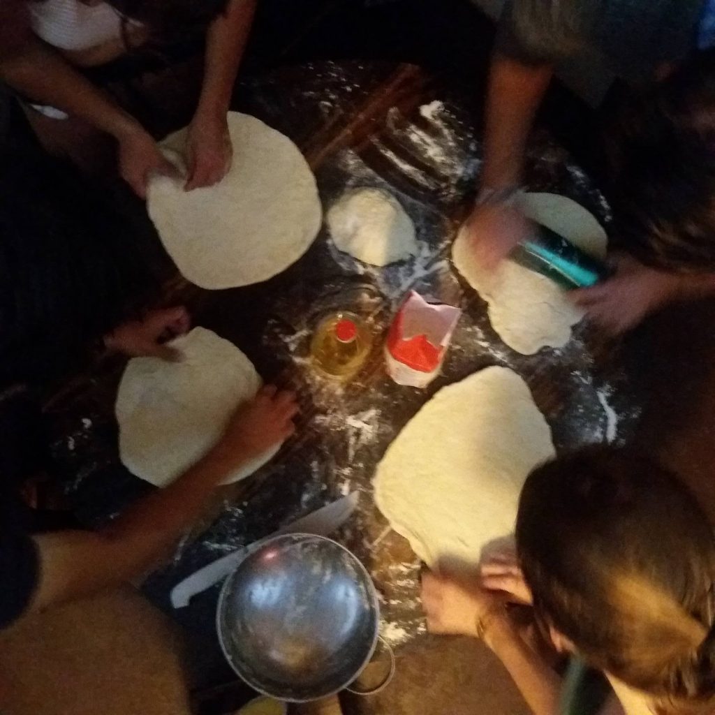 Préparation des pâtes à pizza