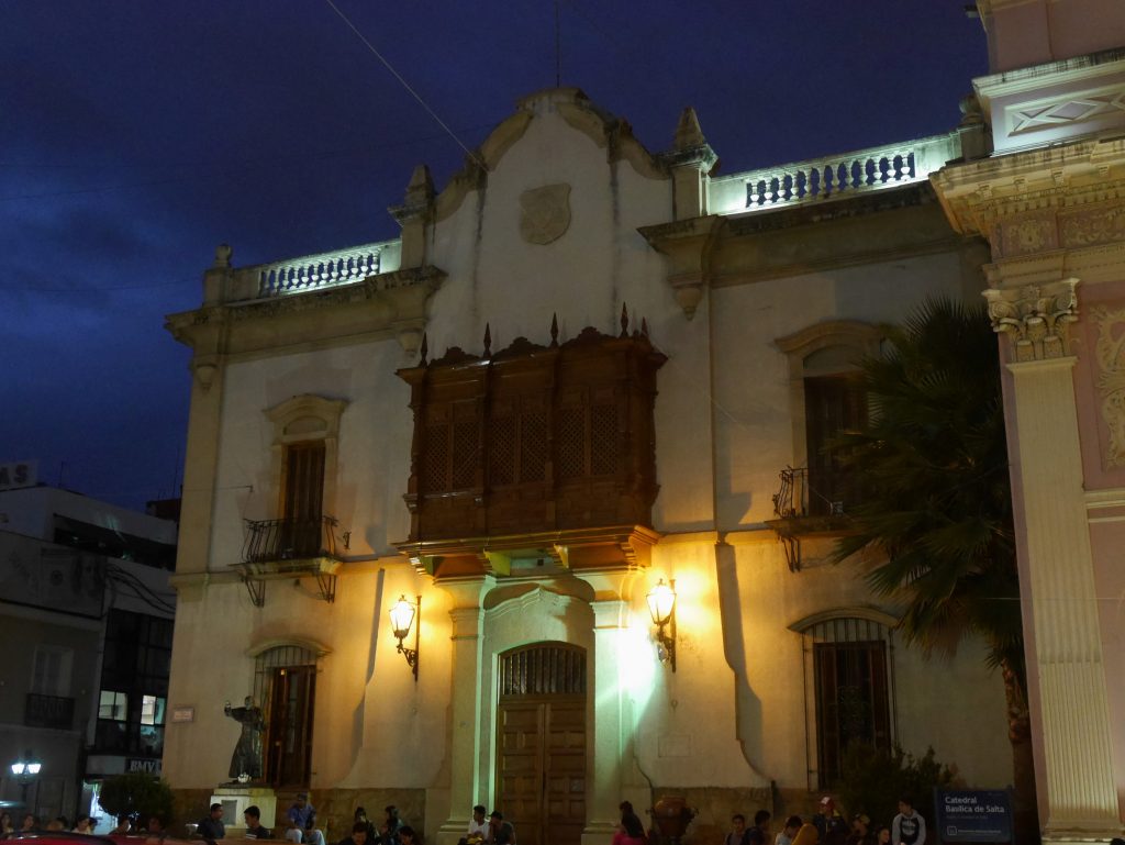 Sur la place principale