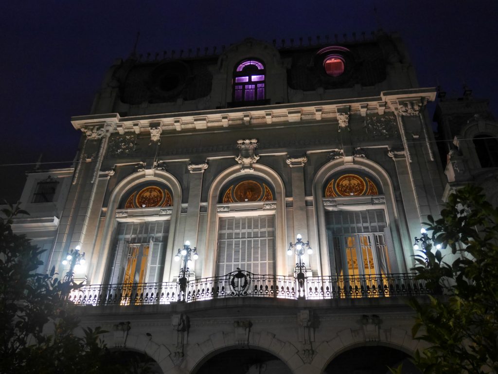 Façade de l'hôtel américain