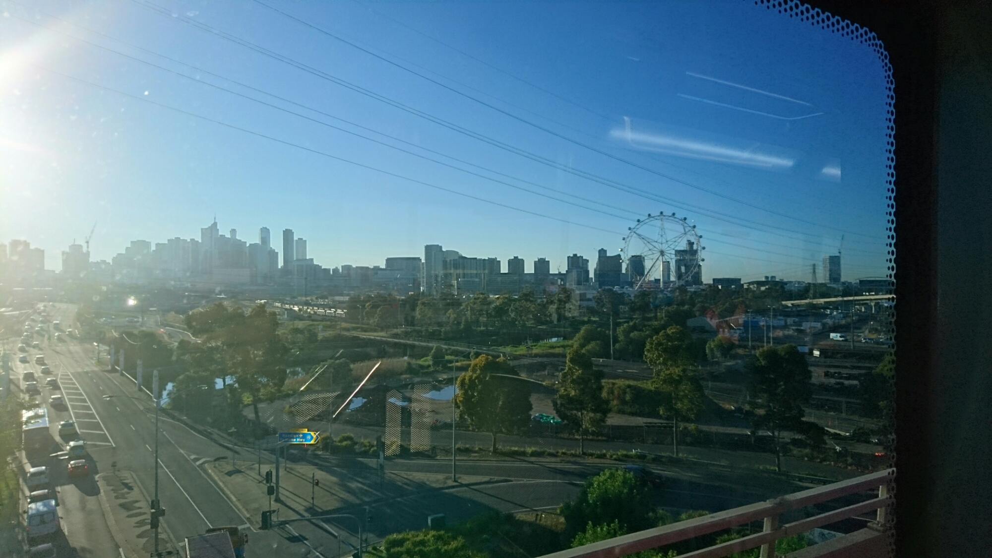 La skyline de Melbourne depuis le bus de l'aéroport