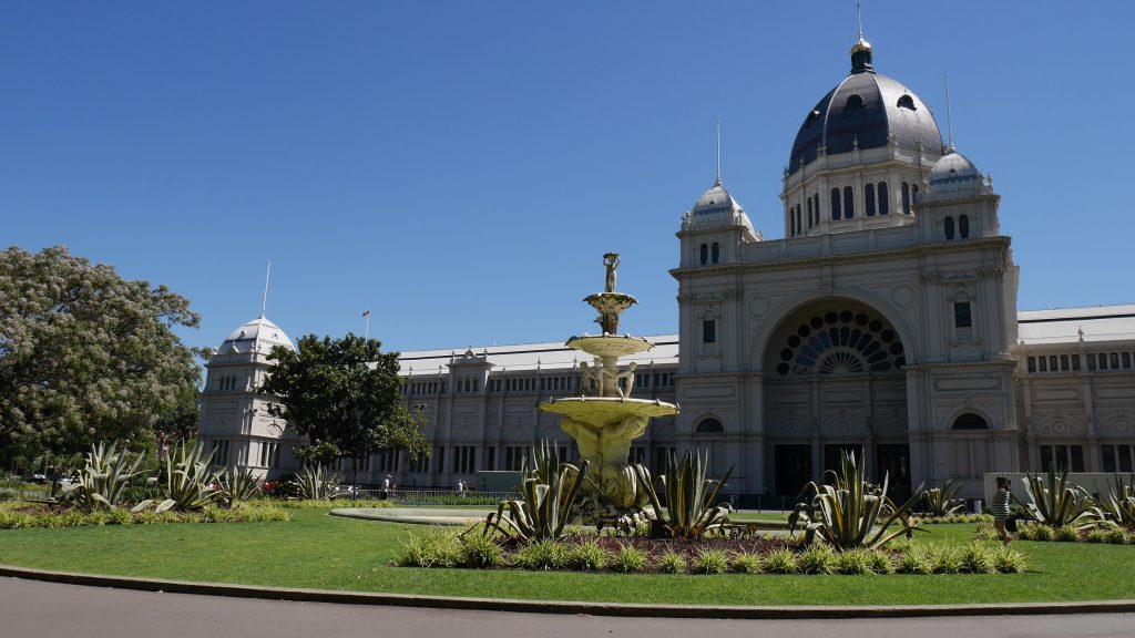 Le pavillon de l'exposition universelle dans le jardin Carlton