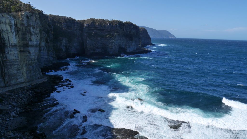 Les falaises de la péninsule Abel Tasman