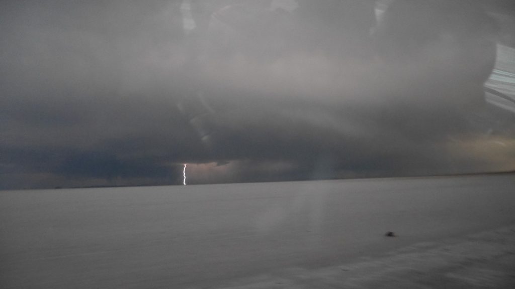 Et l'orage de l'autre côté "
              width="640