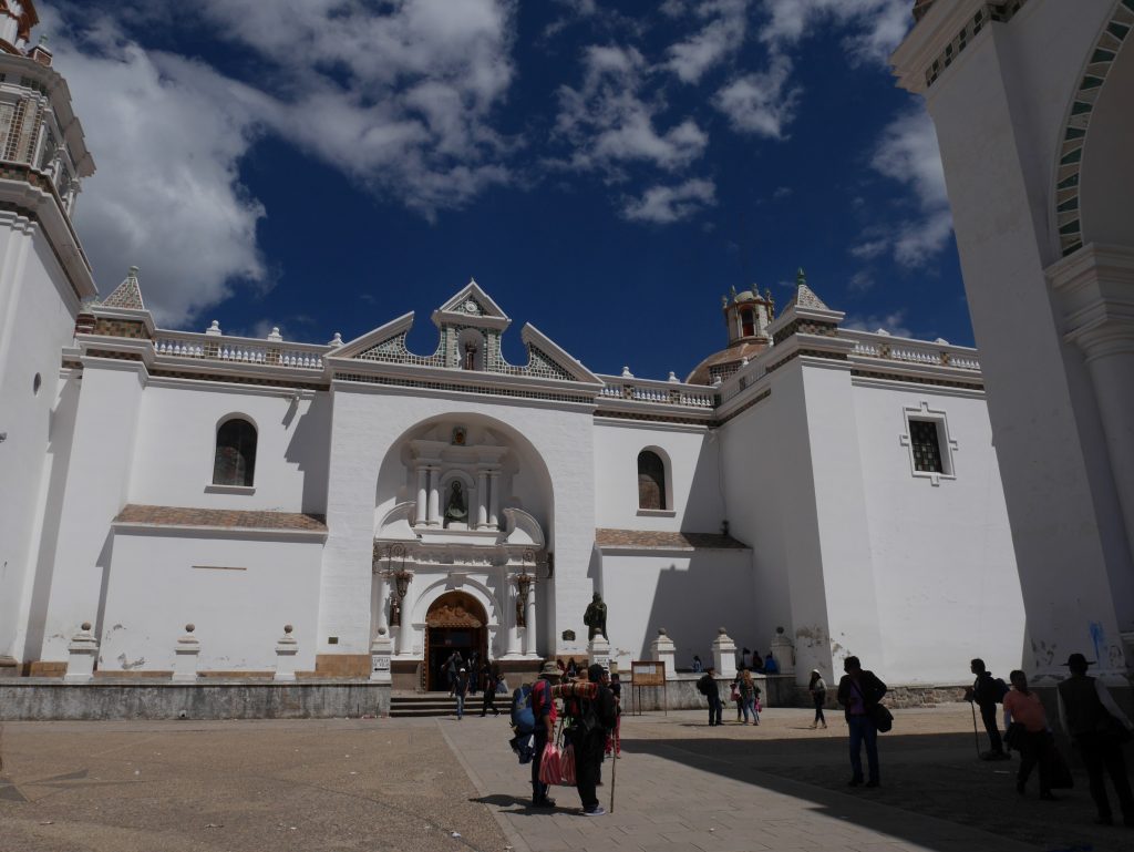 Face à la cathédrale