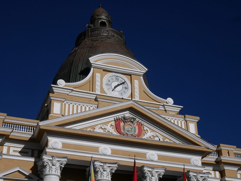 L'horloge à l'envers"
              width="640