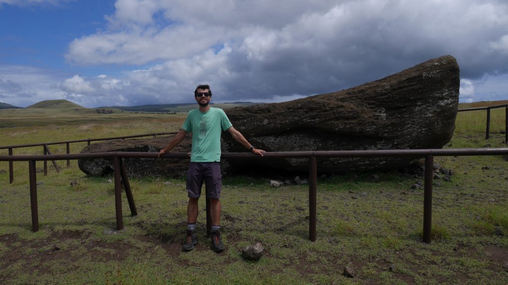 Un autre Moai couché