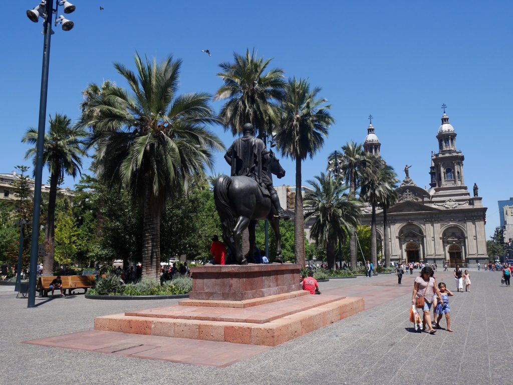 La place principale avec la cathédrale au fond
