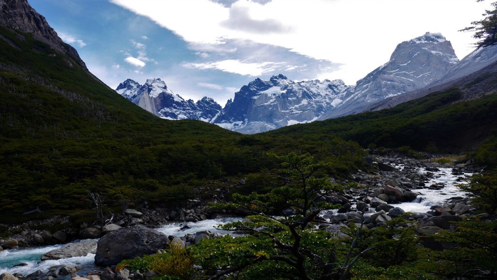 La rivière qui s'écoule des glaciers