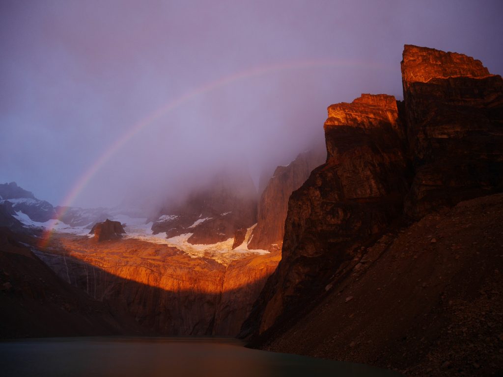 Lever de soleil et arc-en-ciel
