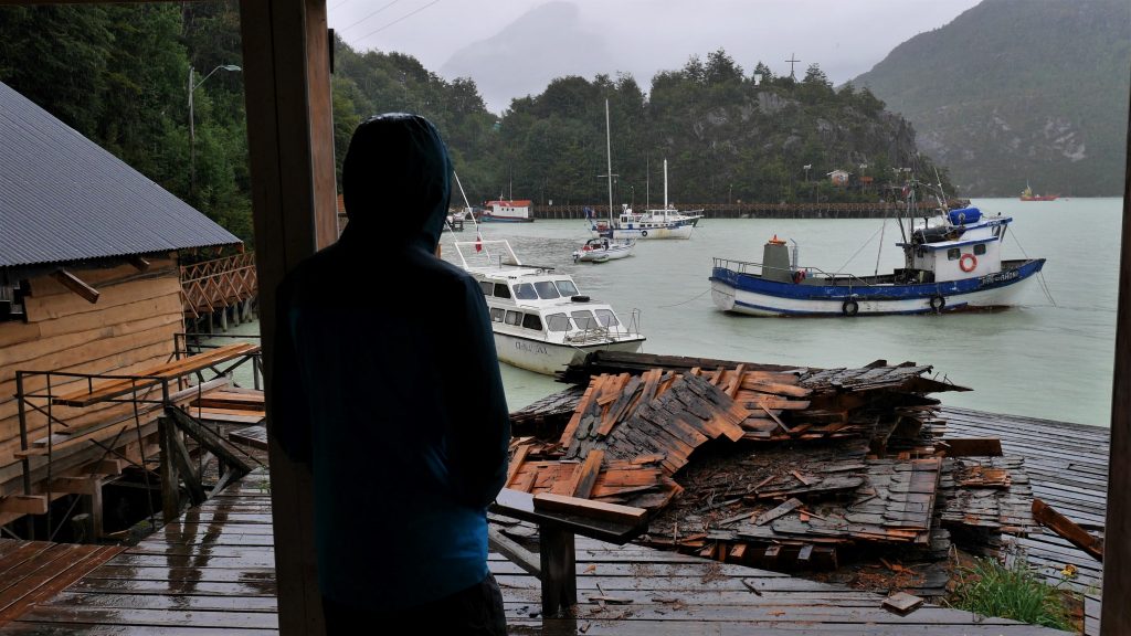 Pensif sous la pluie