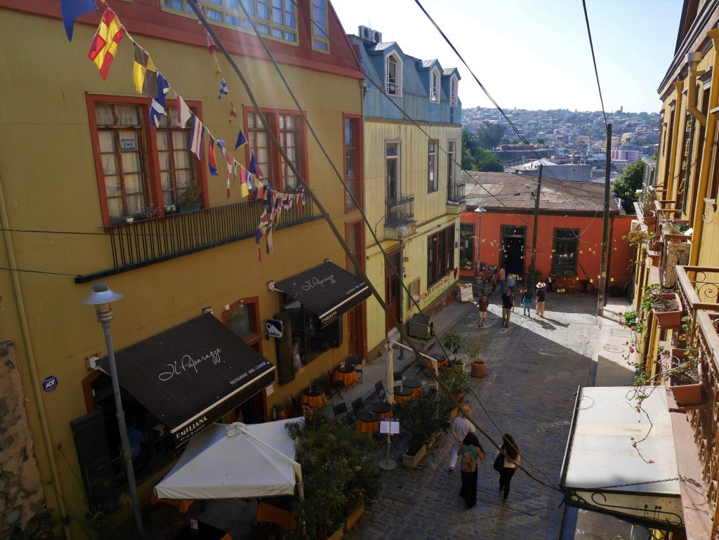 Une des places du cerro Alegre