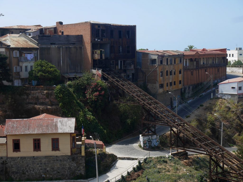 Un des vieux ascenseurs