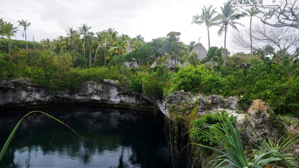 Le trou bleu d'Hanawa