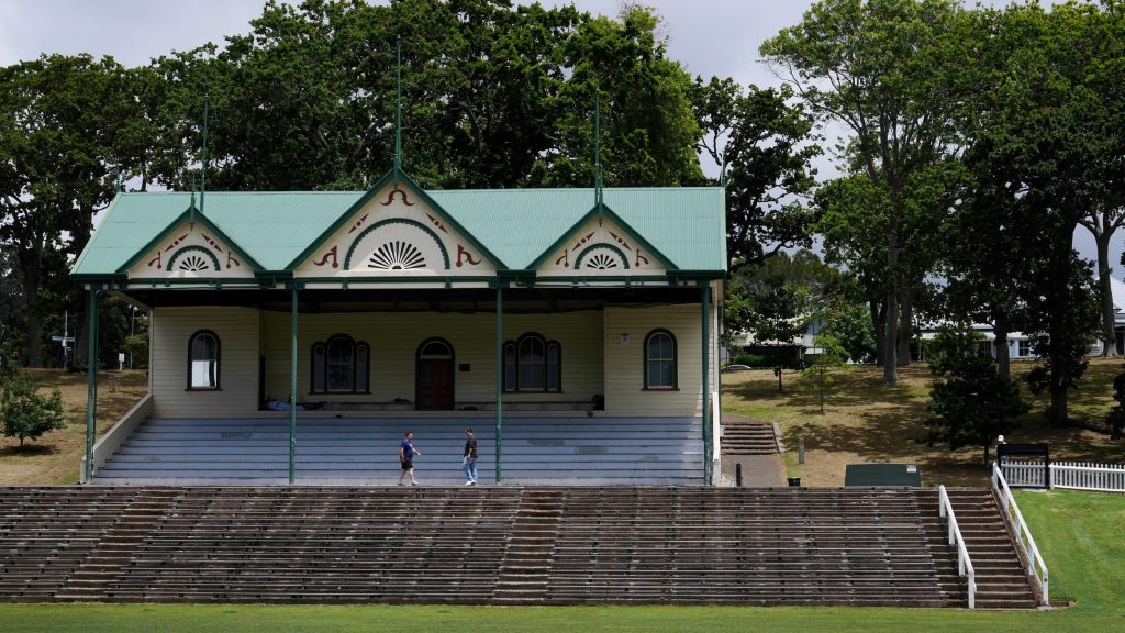 Les gradins, au milieu du Domain