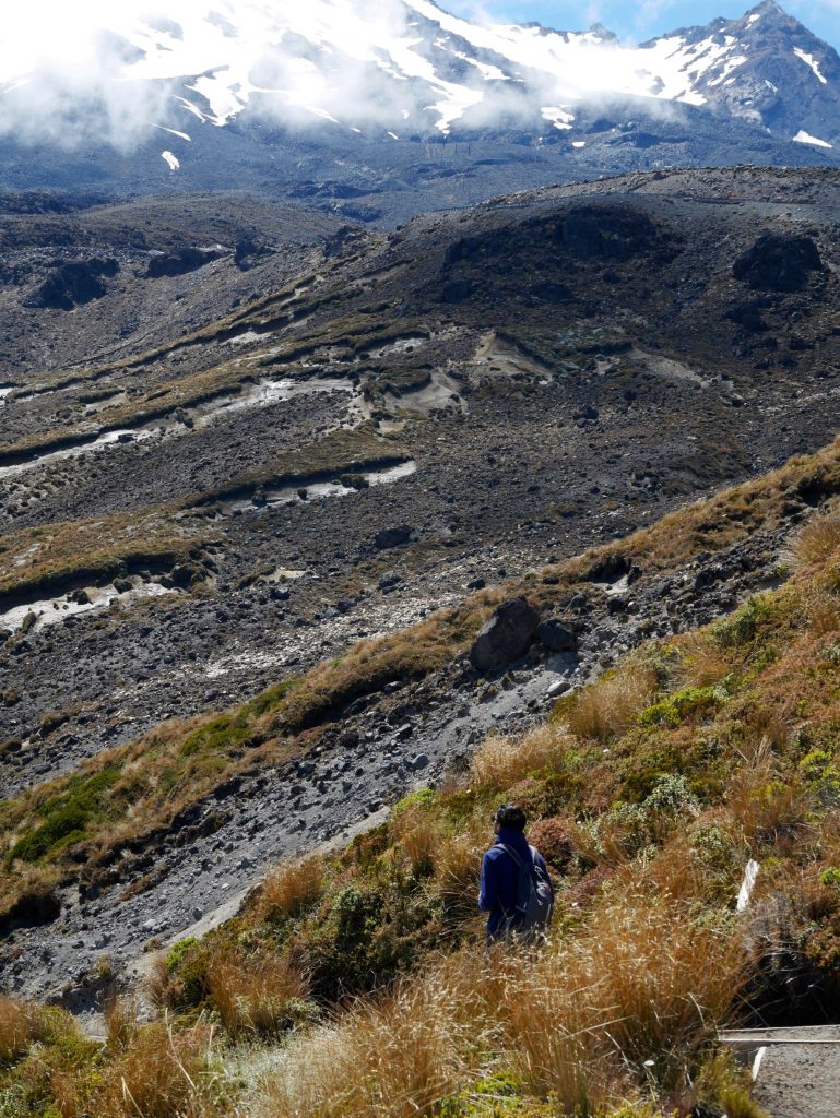 Thomas en admiration devant les lieux