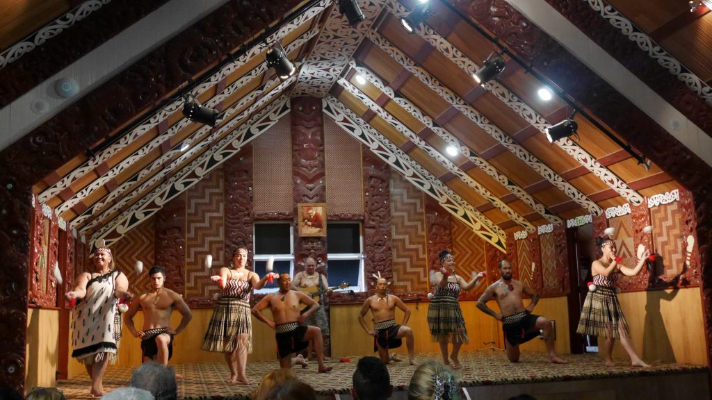 rotorua-j1-te-puia-show-4