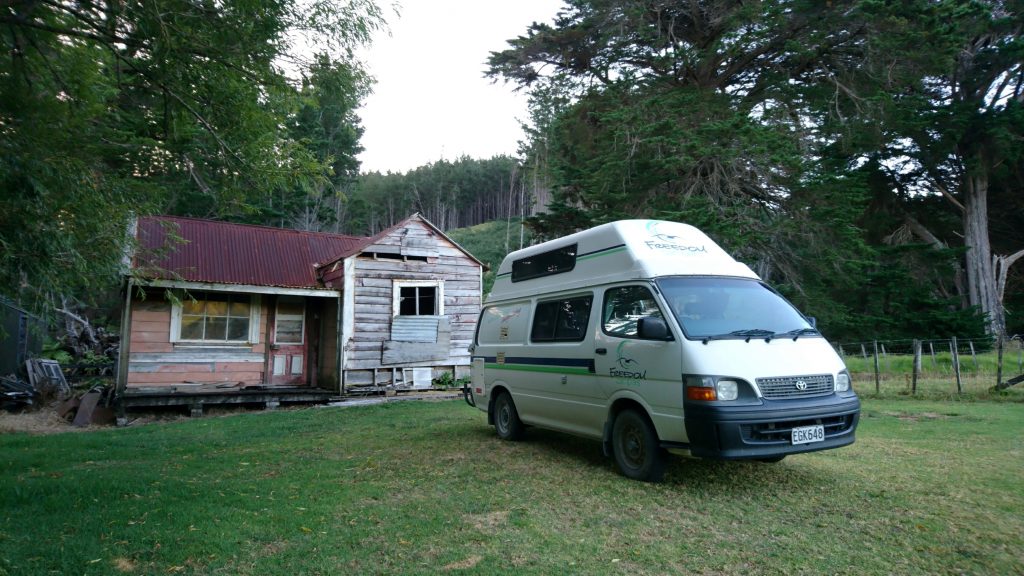 Notre campement près d'une vieille maison (hantée ?)