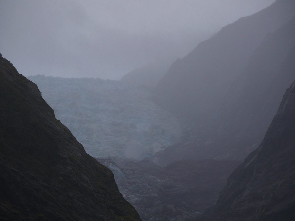 Le glacier Franz Joseph au loin