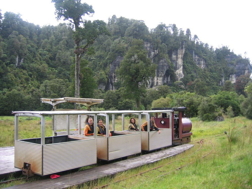 Le petit train pour aller vers la grotte