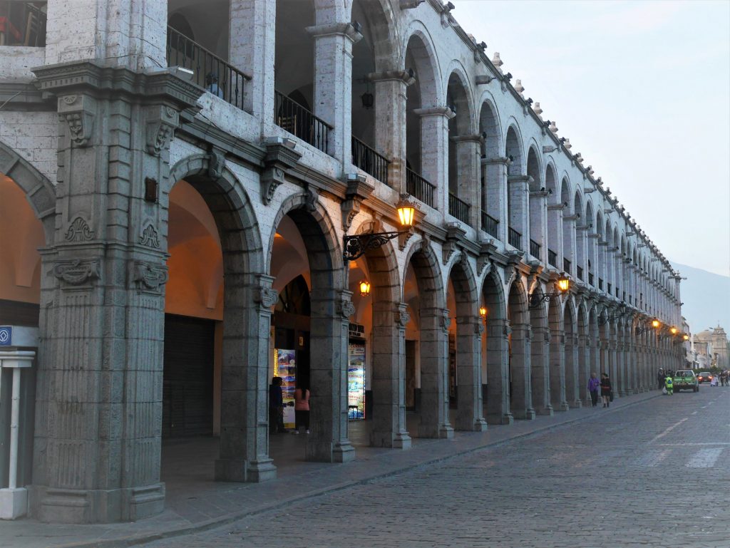 Les arcades de la place d'armes
