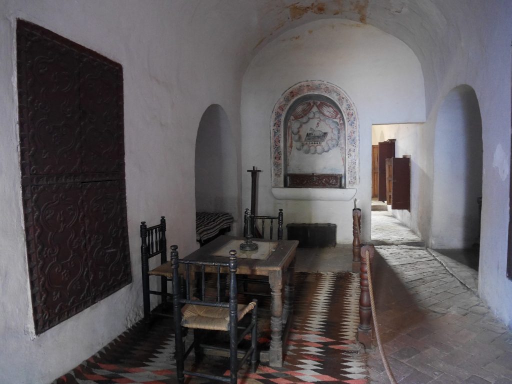 Une des cellules, bien équipée