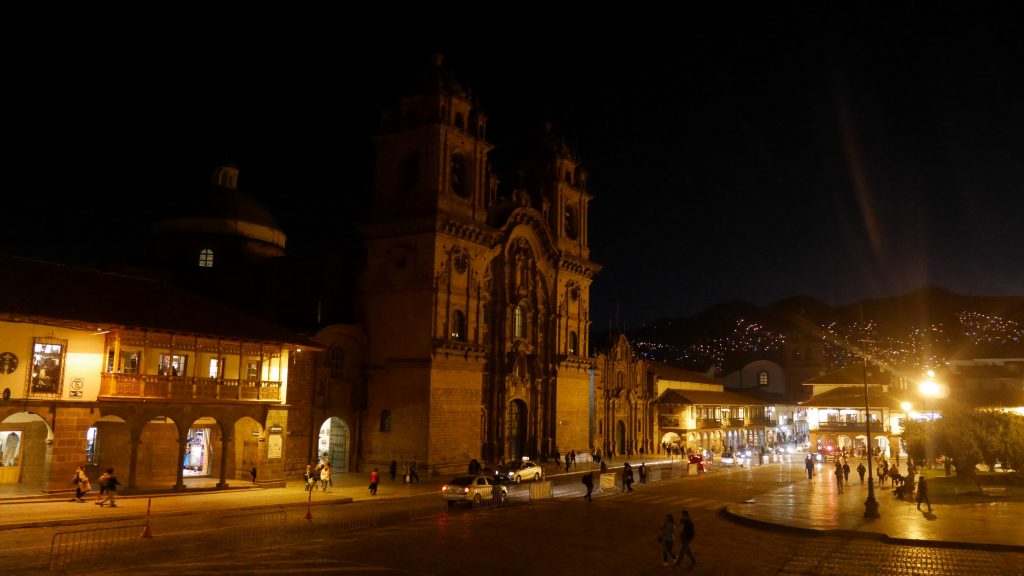 L'église de la Compagnie de Jésus de nuit