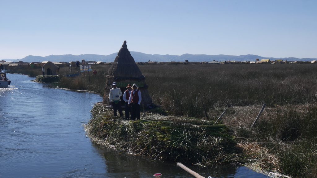 Point de péage à l'arrivée sur les îles Uros