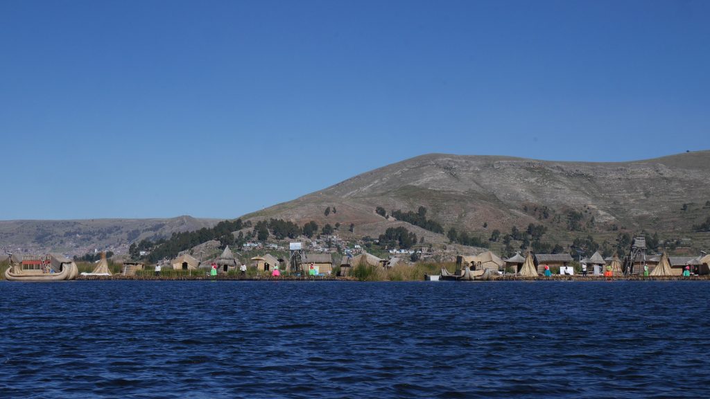 Arrivée sur les îles Uros
