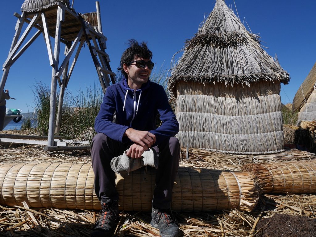 Thomas écoute attentivement