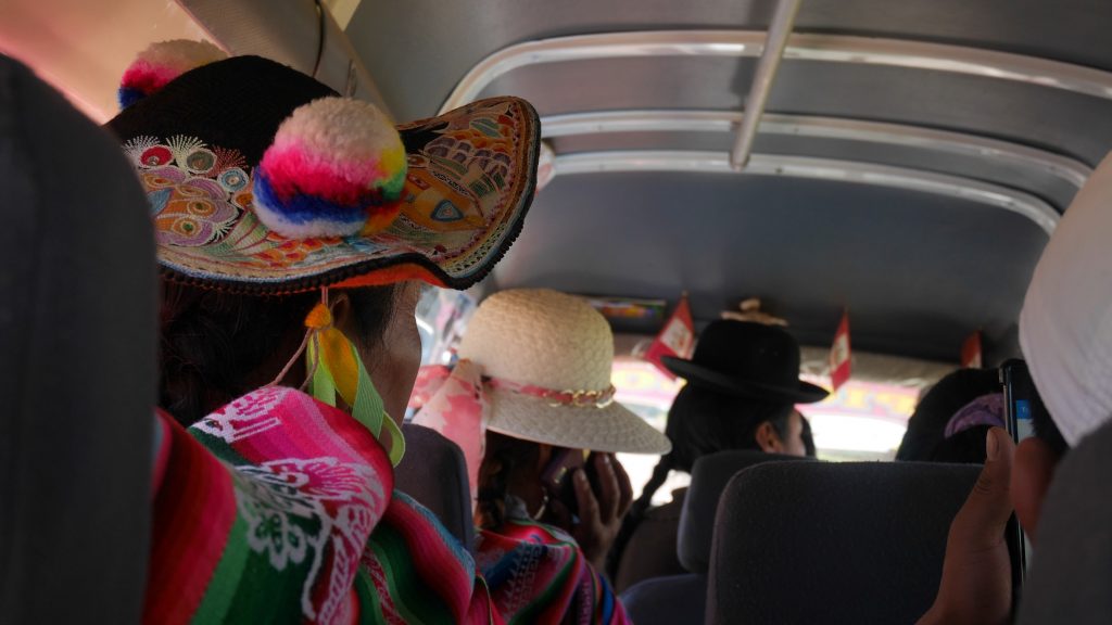 Un beau chapeau dans le collectivo