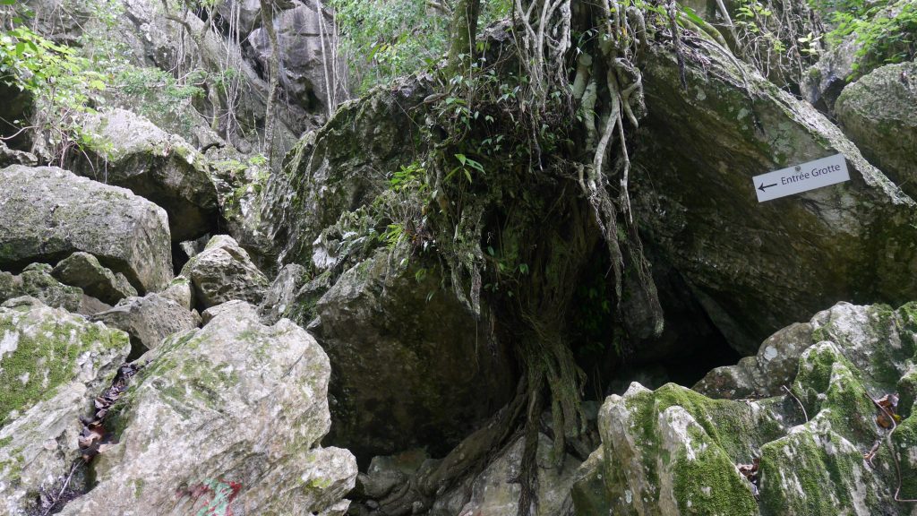 L'entrée de la grande grotte