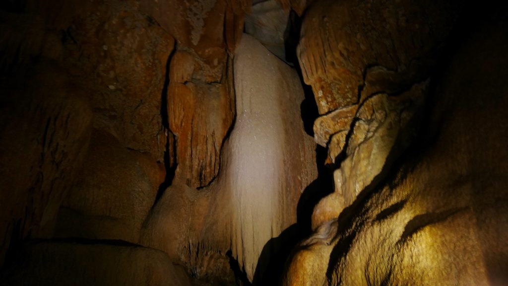 Dans la grotte
