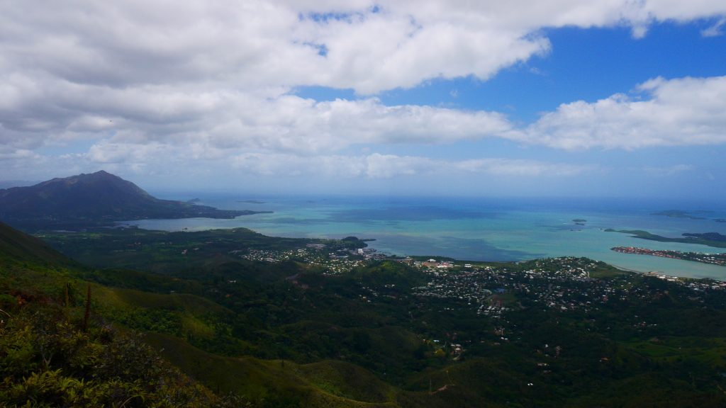 Vue du pic Malaoui sur Nouméa et le lagon