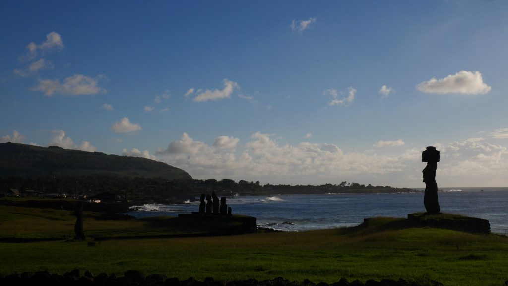 Les Moai de Tahai